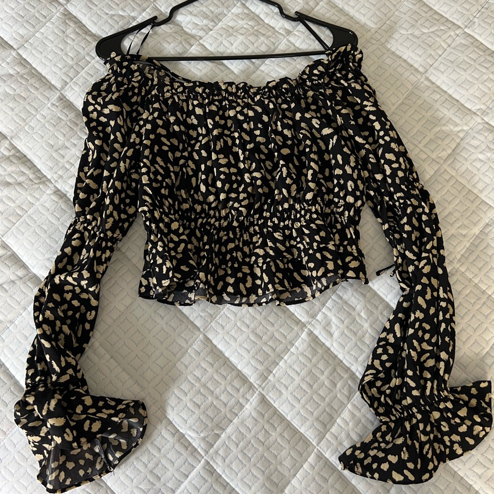 Off the shoulder leopard print long sleeve